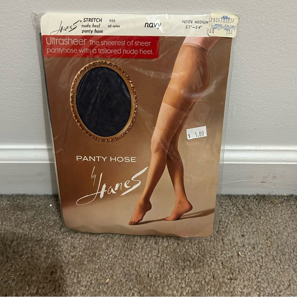 Hanes Stretch Ultrasheer pantyhose in navy, style 950 nylon size petite medium